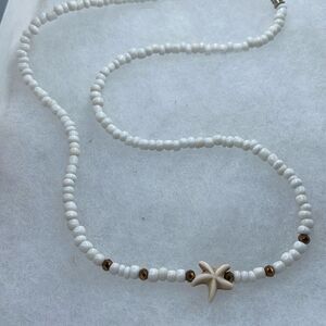Vintage starfish beaded necklace. Barrel clasp.